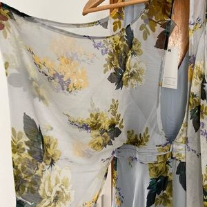 Long flowing floral dress size 4, never worn multi color